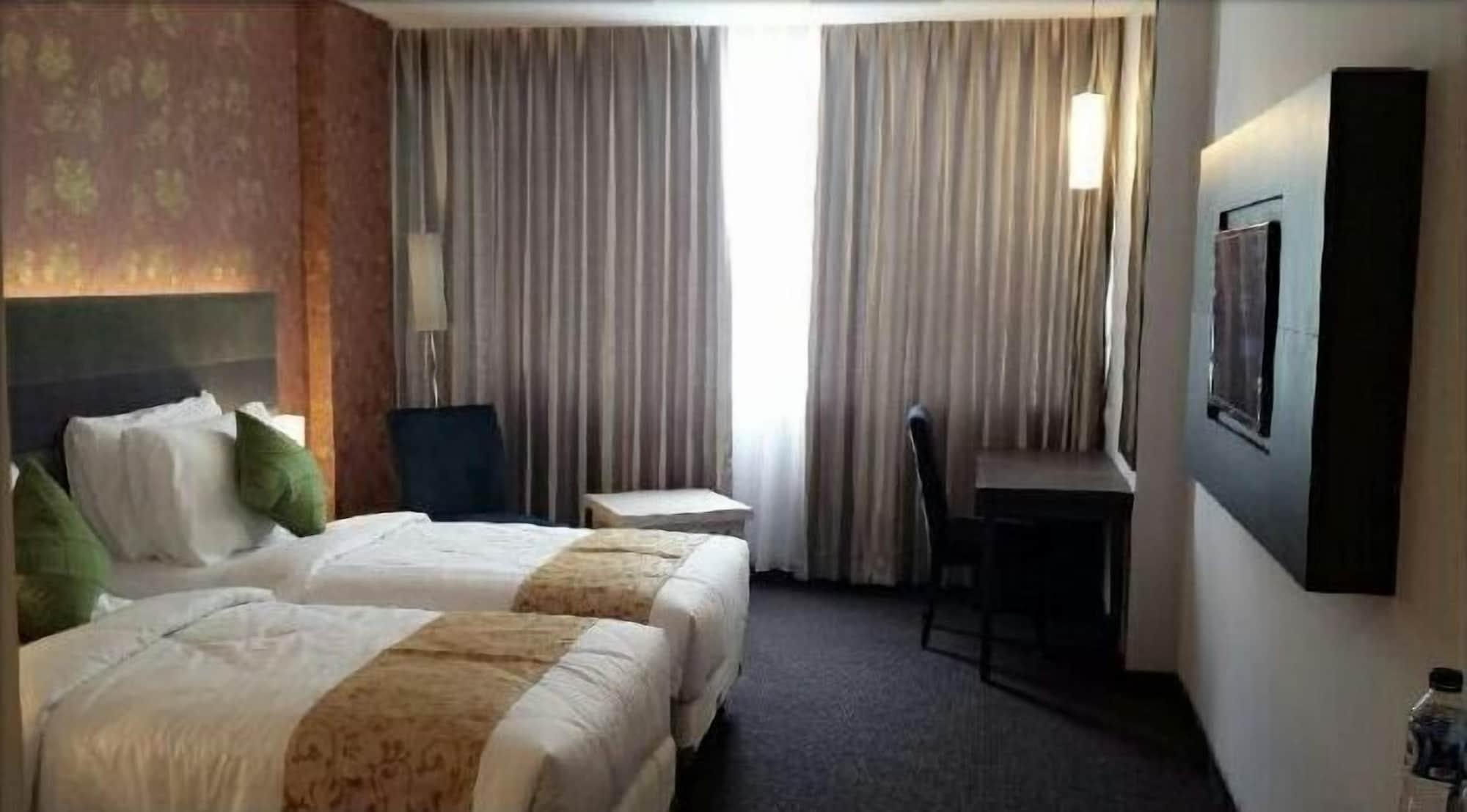Tjokro Hotel Pekanbaru Exterior foto